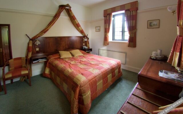 Llansantffraed Court Hotel