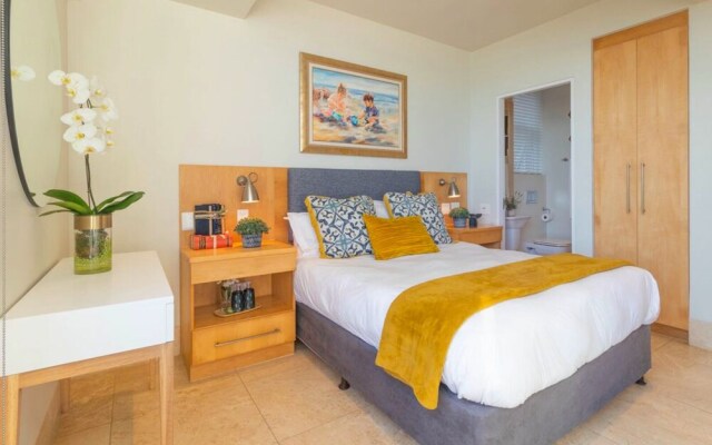 Cozy Room With a Partial sea View