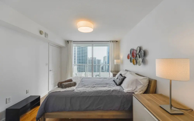 Stunning Condo on 31st Floor