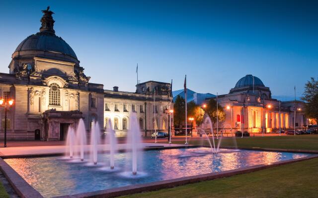 Holiday Inn Cardiff City Centre by IHG
