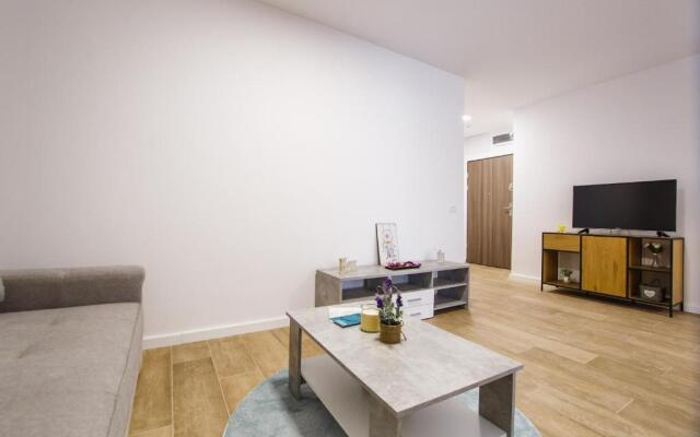 Lovely Home at West Residence