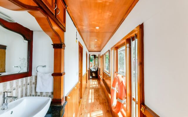 Oyo 24606 Waves And Wind 3Bhk Houseboat