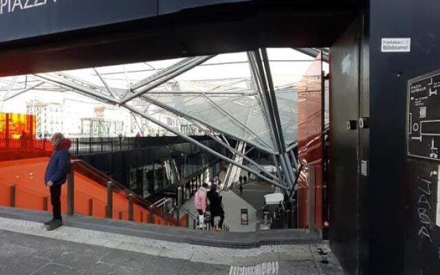 Donna Manu', in posizione centralissima, tra Stazione Centrale, Metro e Aeroporto