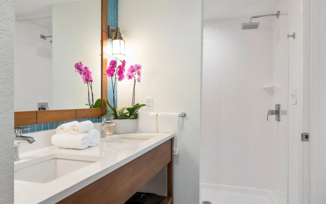 Compass Hotel by Margaritaville Anna Maria Sound