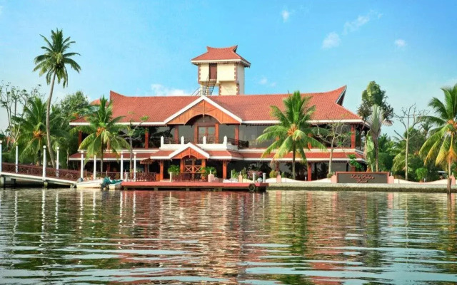 Sterling Houseboats Lake Palace Alleppey
