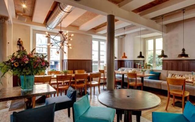 August Restaurant Hotel
