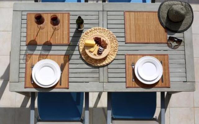 Split on the beach, 2 floors & wide terrace
