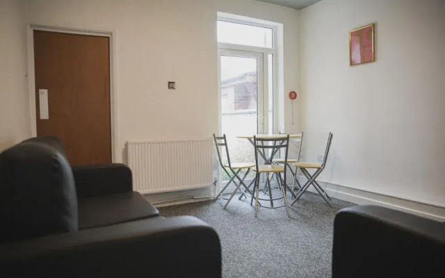 Room in Guest Room - Spacious Double Room in Leicester