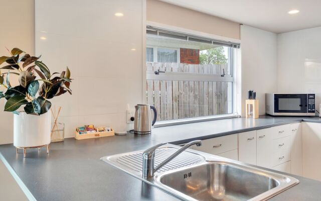 Sunny Three Bedroom Pakuranga Delight