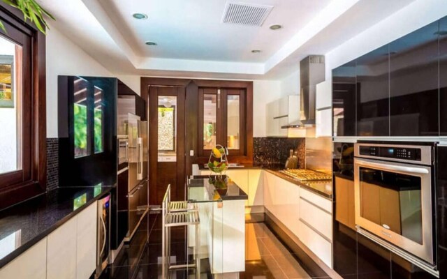 Sunny Vacation Villa 62