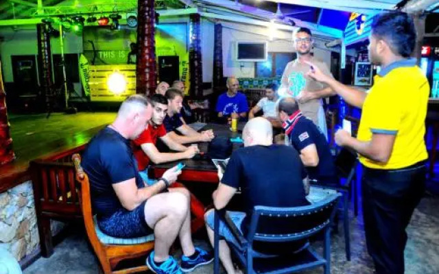 Happy Banana Hotel & Restaurant