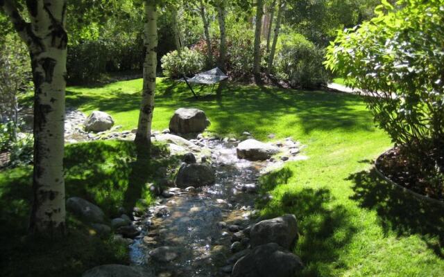 GetAways at Olympic Village Inn