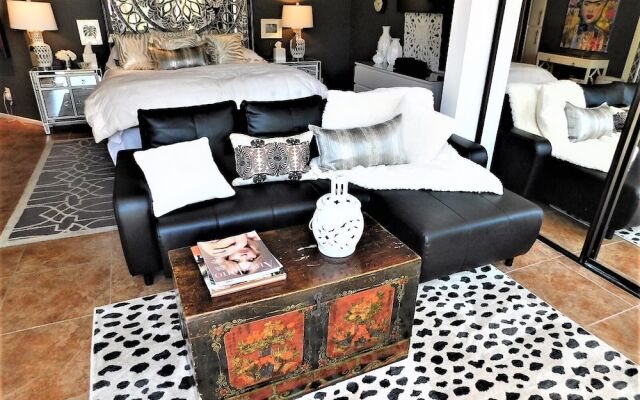 The Desert Pearl - Private Pool & Spa!