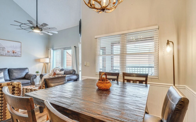 Downtown Gatlinburg Condo w/ Mountain-view Balcony