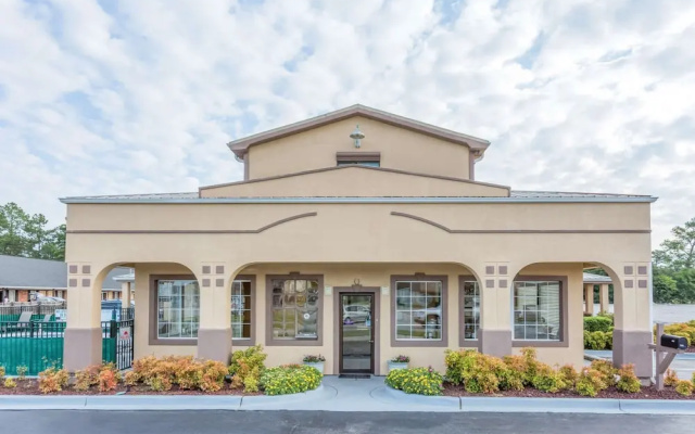 Super 8 Santee
