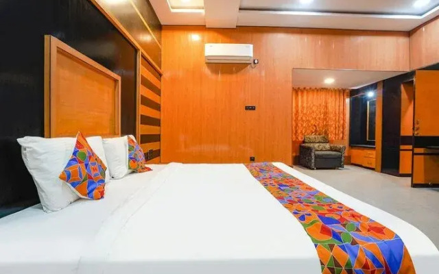 Fabhotel Rahul Palace