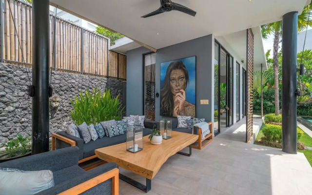 Villa Vida Mira - Elegant 4BR Beachside Villa in Canggu