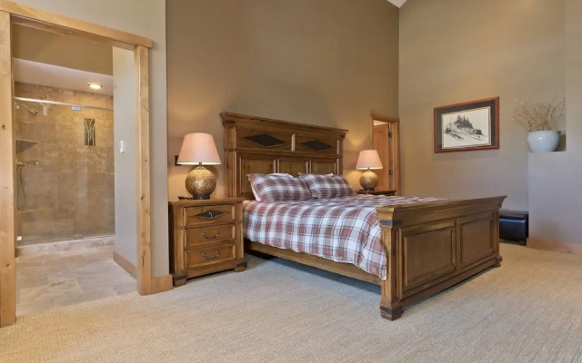 Stonegate #5 5 Bedroom Home by RedAwning