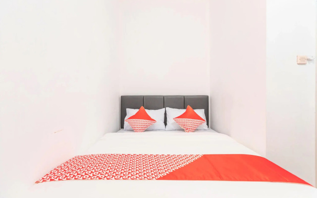 Super OYO 2223 J&b Room Utan Kayu