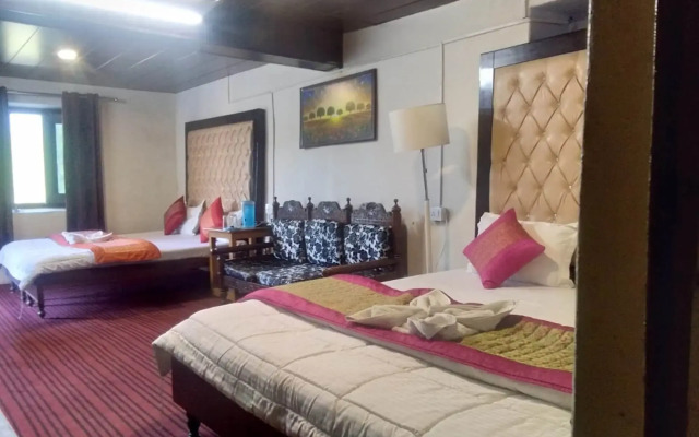 Hotel Kausani Retreat