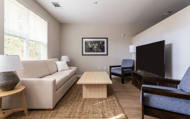 Kasa FreeMoreWest Charlotte