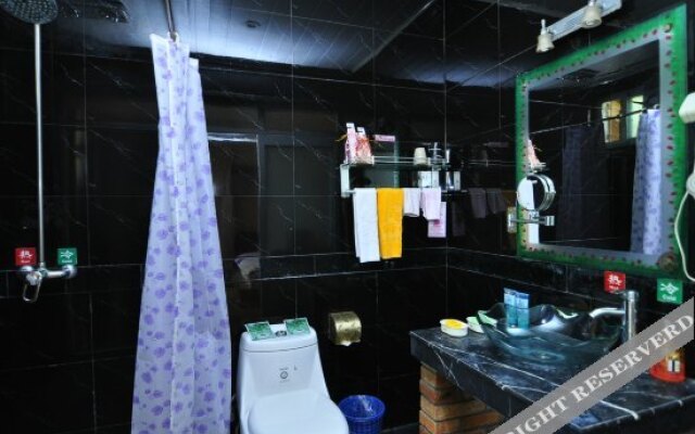 Yingyuetan Hotspring Hotel