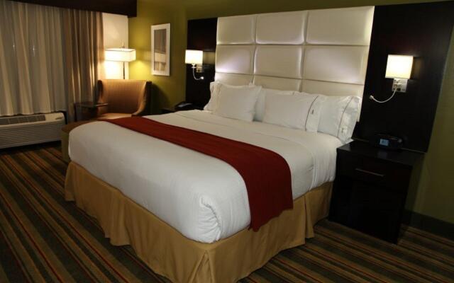 Holiday Inn Express & Suites Huntsville Airport by IHG