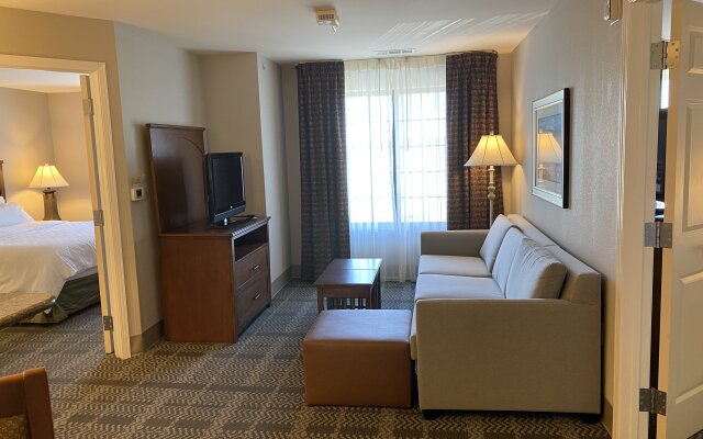 Staybridge Suites Milwaukee West-Oconomowoc, an IHG Hotel
