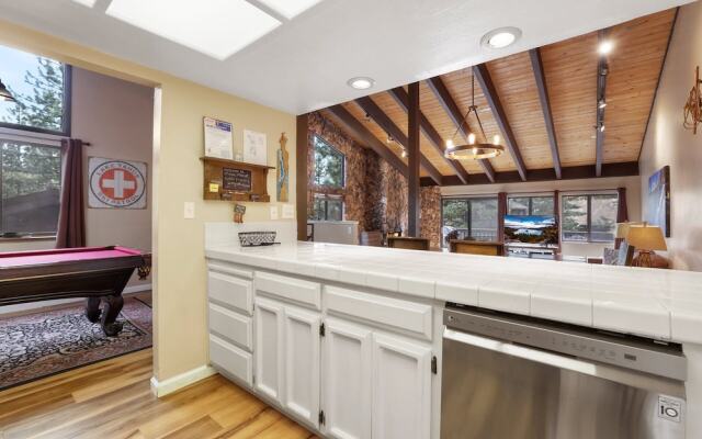 Heavenly Haven - Hot Tub + Seasonal HOA Pool