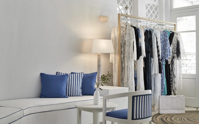 Mr & Mrs White Tinos