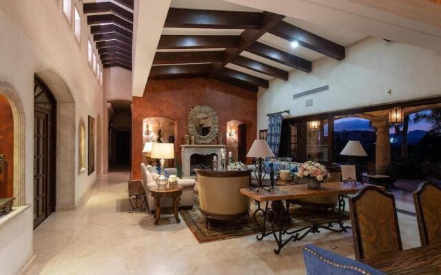 Stunning 6BD Pedregal Villa Maria