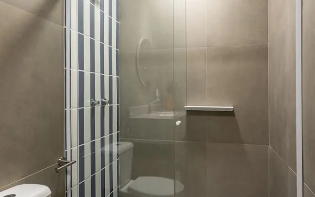 Cosy a few Steps From Copacabana Beach Q24