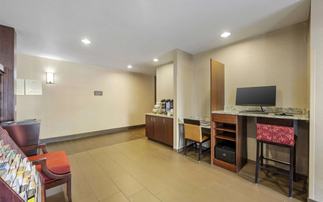 Comfort Inn & Suites