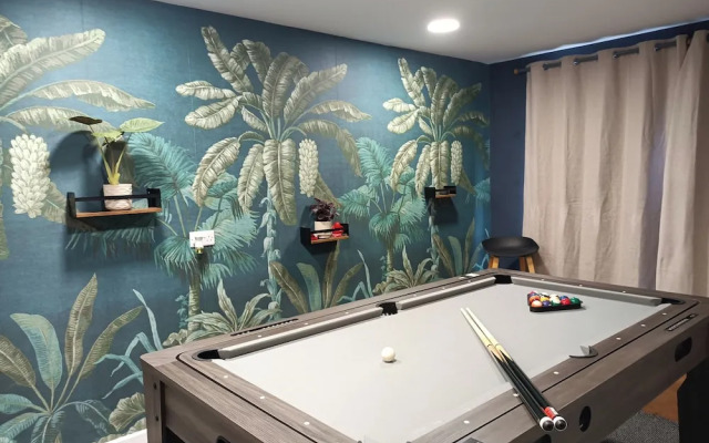 Romantic Chalet- Hot Tub- Games Room-stream-views