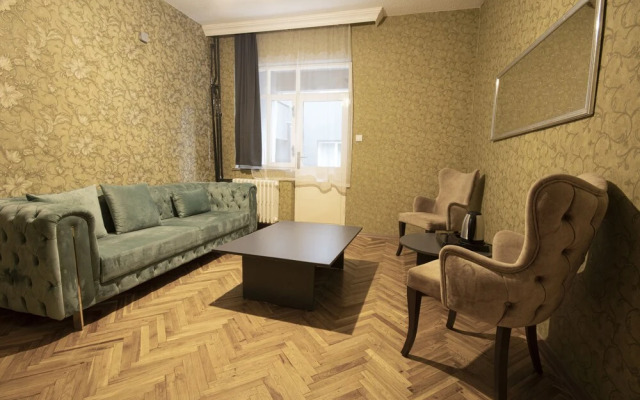 Ares Business Suit Hotel