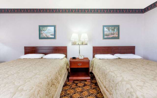 Super 8 by Wyndham Evansville North