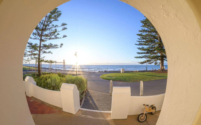 Seawall Apartments