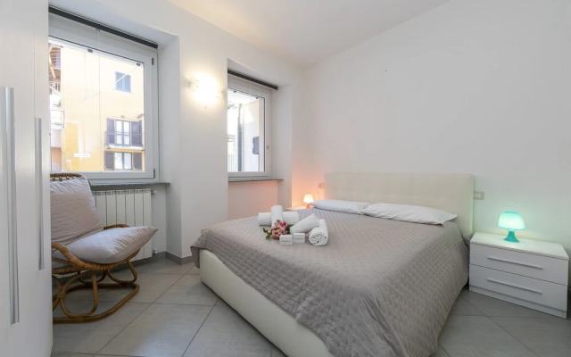 Casa Al Vicolo Di Ranco 50mt From Beach - Happy Rentals