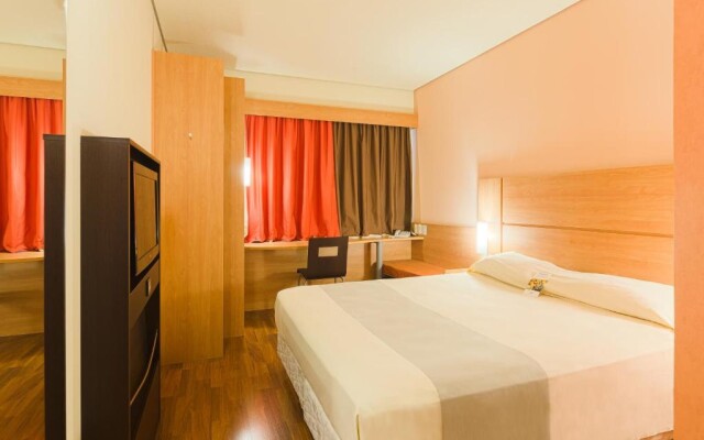 Ibis Canoas Shopping