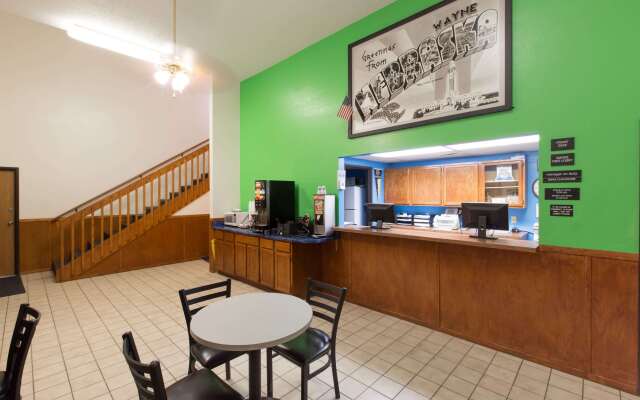 Super 8 by Wyndham Wayne