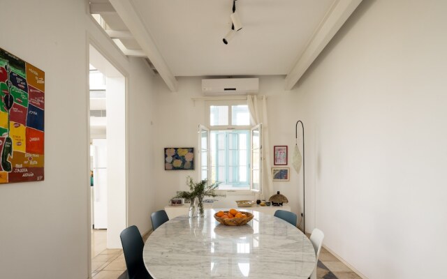 Old Jaffa Artistic Retreat by Sea N Rent