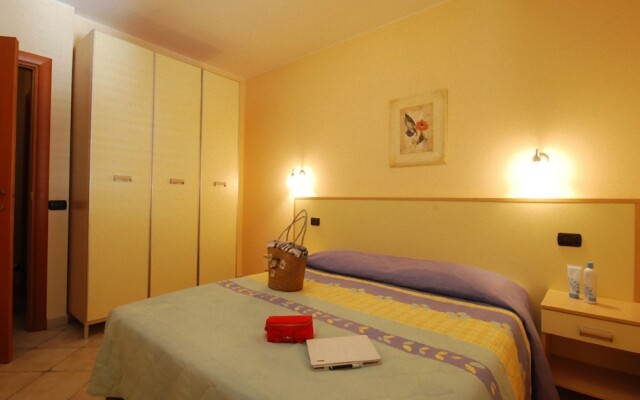 Apartment with Pool near Sea