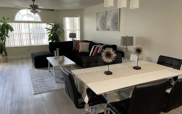 Modern Luxury Apartment Close Disney