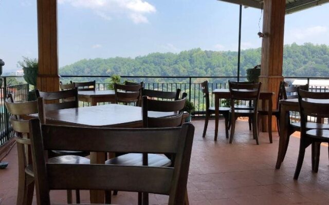 Sharon Inn