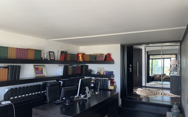 Luxury Villa Marathon
