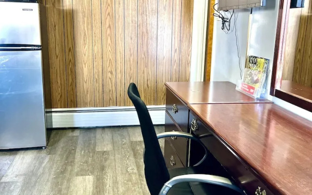 Traveler's Inn Motel
