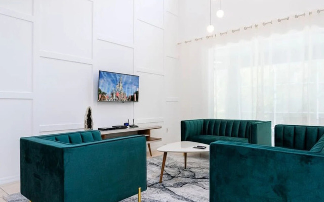 4697 Comfortable 7BD House