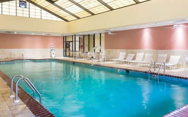 Clarion Hotel Somerset - New Brunswick