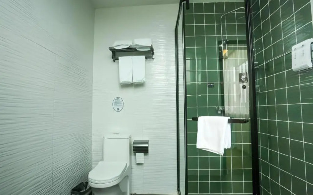 GreenTree Inn Express Xuzhou Pizhou Tiefu Town Bus station.