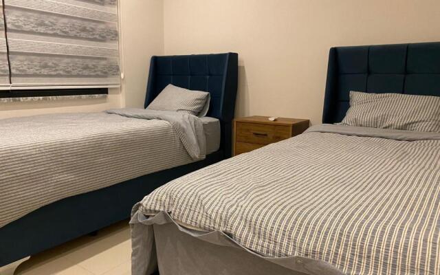cozy 2 bedroom condo with pool and amenities